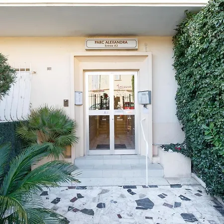 Alexandra Yourhosthelper Cannes Exterior photo